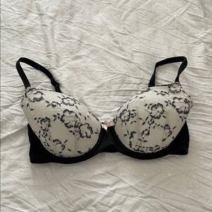 Victoria secret Black and white Lace Bra